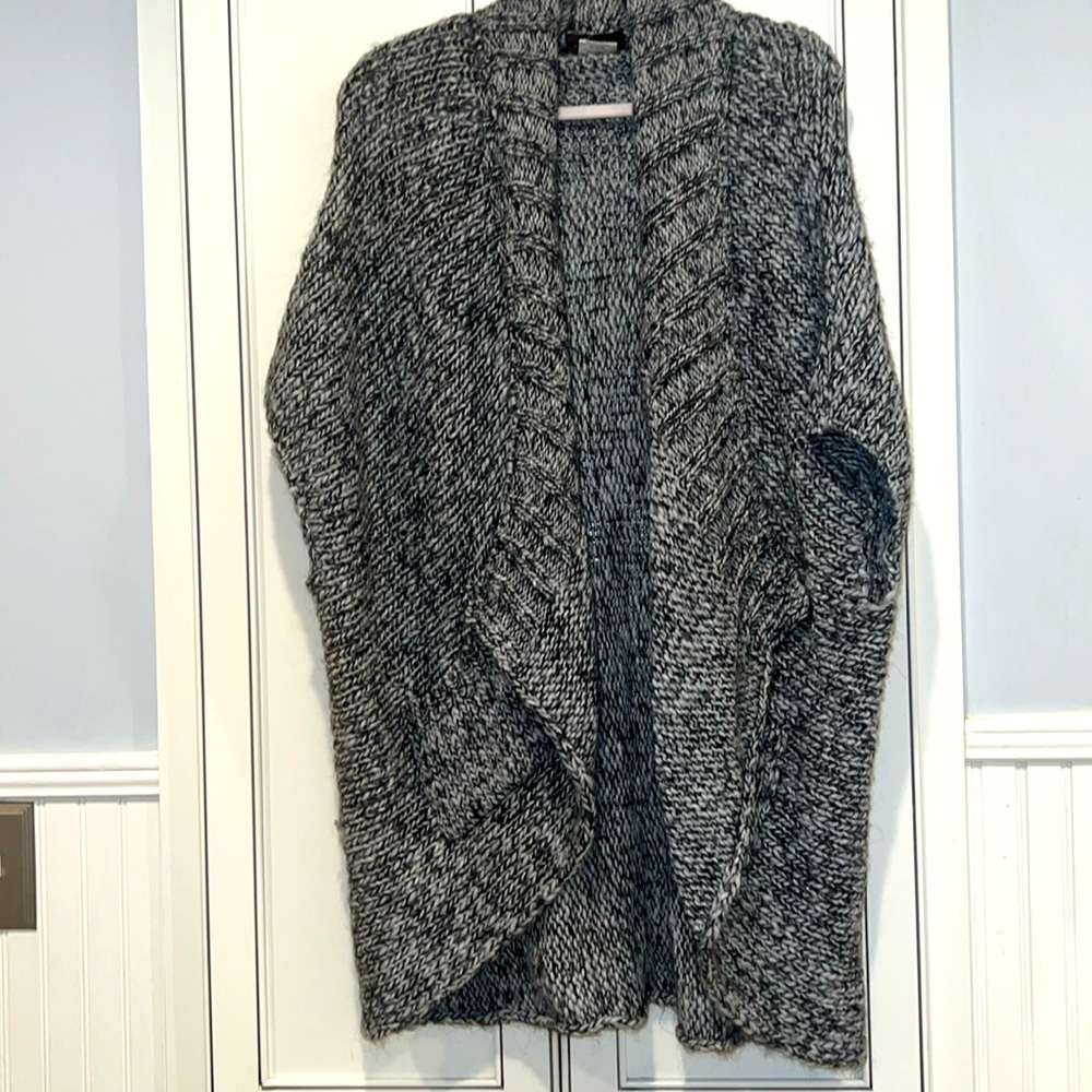 Super warm wrap with small pockets